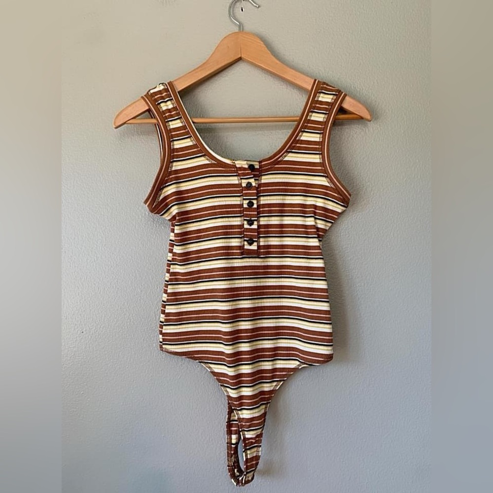 𝚂𝚝𝚛𝚒𝚙𝚎𝚍 𝙱𝚘𝚍𝚢 𝚂𝚞𝚒𝚝